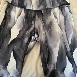 Beautiful Calia by Carrie Underwood leggings